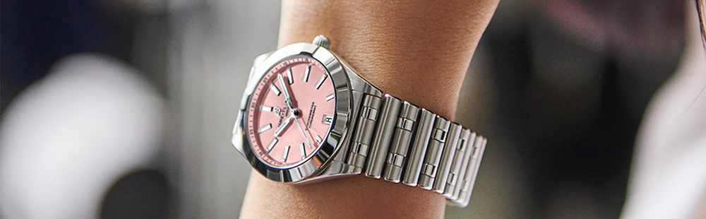 画像:「自信を纏う、エレガンスの象徴」　クロノマット32