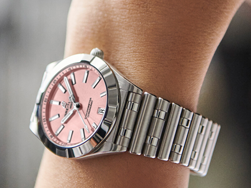 画像：「自信を纏う、エレガンスの象徴」　クロノマット32