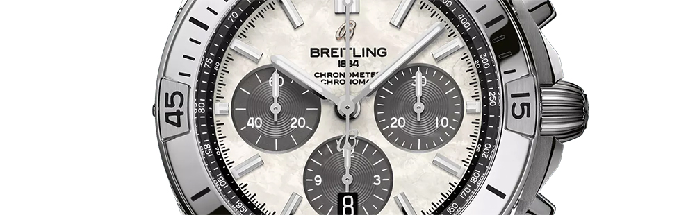 画像:白銀の季節に似合う、上品なクロノマット B01 42 ジャパン エディション　